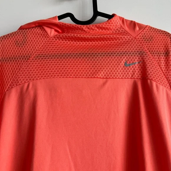 Nike Dry Fit Running Hoodie Size Medium - Picture 8 of 8